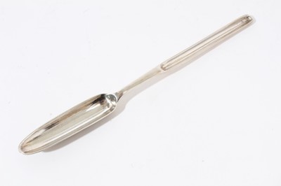 Lot 91 - George III silver double ended marrow scoop with engraved crest (London 1813)