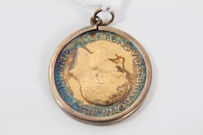 Lot 78 - George V gold Sovereign, 1928 SA, in 9ct gold pendant mount