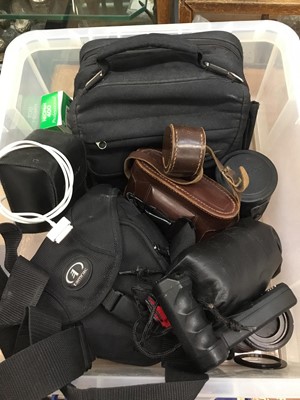 Lot 145 - Quantity of cameras, lens and accessories