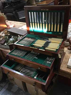 Lot 19 - Good quality mahogany cutlery canteen by Maleham & Yeomans of Sheffield