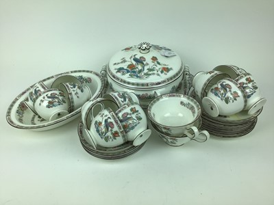 Lot 585 - Wedgewood Kutani Crane tea and dinner service