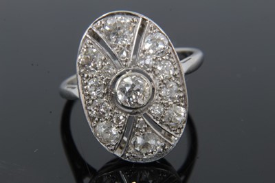 Lot 59 - Art Deco diamond cluster ring