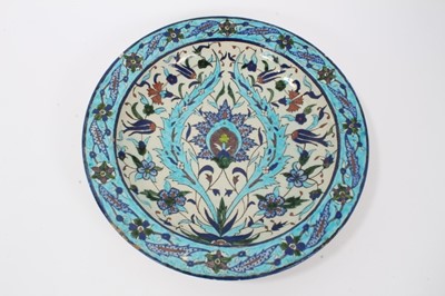Lot 17 - 19th century Iznik dish