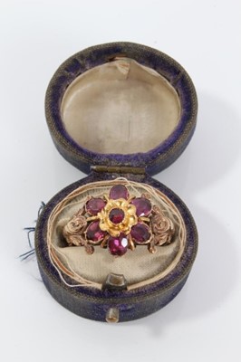 Lot 138 - Georgian garnet cluster ring