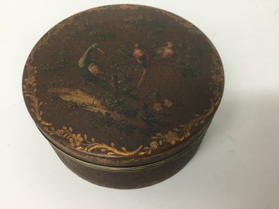 Lot 289 - Late 18th century Continental red tortoiseshell and lacquer snuff
