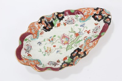 Lot 71 - An unusual pair of Masons Ironstone shell shaped dishes, and a similar pair of plates