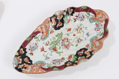 Lot 71 - An unusual pair of Masons Ironstone shell shaped dishes, and a similar pair of plates