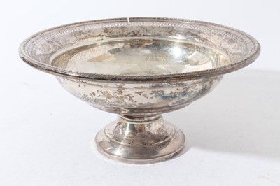 Lot 159 - American silver pedestal bowl with pierced border, base stamped Hamilton Sterling, 23cm in diameter