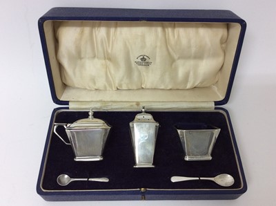 Lot 208 - Mappin & Webb Art Deco silver three piece cruet in original fitted case, 4ozs