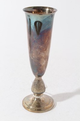 Lot 141 - Contemporary silver spill vase of tapered form with textured knop, on circular foot, (Birmingham 1970), maker, J B Chatterley & Sons Ltd, all at 4oz, 18cm in overall height