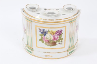 Lot 79 - An English porcelain 'D' shaped bough pot and cover, circa 1800