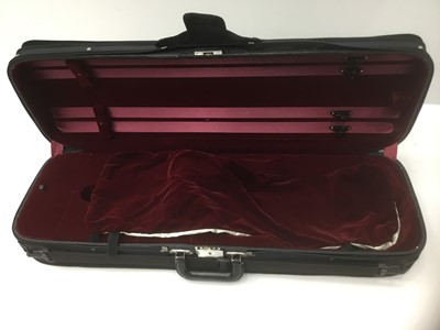 Lot 18 - Good quality fitted violin case