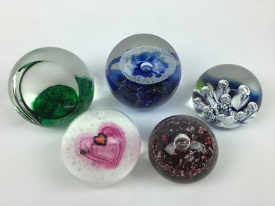 Lot 608 - Five Selkirk art glass paperweights by Peter Holmes (5)