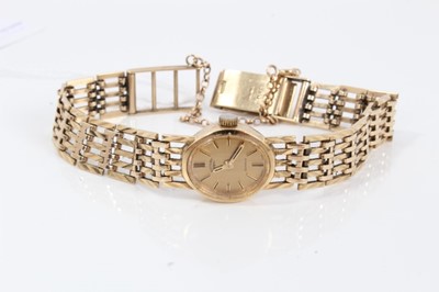 Lot 133 - Lady's 9ct gold Rotary quartz wristwatch on 9ct gold bracelet