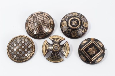 Lot 4 - Group of five 19th century tortoishell piqué work brooches various, with floral and lattice work decoration. 32-35mm diameter