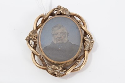 Lot 287 - Victorian gilt metal revolving memorial pendant