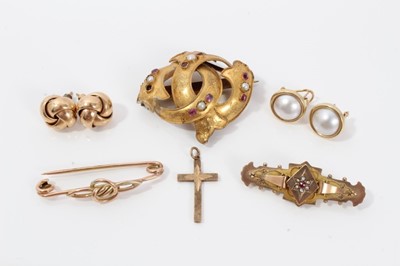 Lot 285 - Group of jewellery to include three Victorian brooches, two pairs of earrings and a gold cross pendant