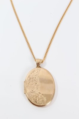 Lot 276 - 9ct gold locket on 9ct gold chain - 27 grams