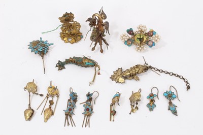 Lot 7 - Old Chinese gilt metal and kingfisher feather earrings and jewellery parts
