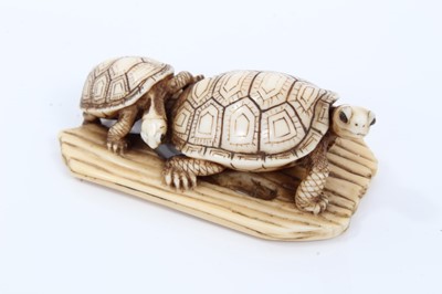 Lot 211 - Good Japanese carved ivory netsuke
