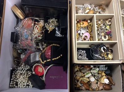 Lot 30 - Quantity costume jewellery, wristwatches and bijouterie