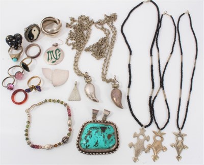 Lot 41 - Group silver and white metal jewellery