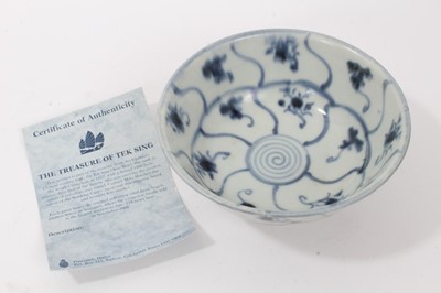 Lot 34 - Tek sing cargo bowl