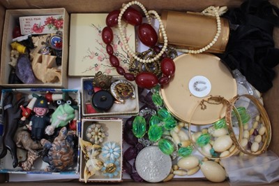 Lot 108 - Group vintage costume jewellery and bijouterie