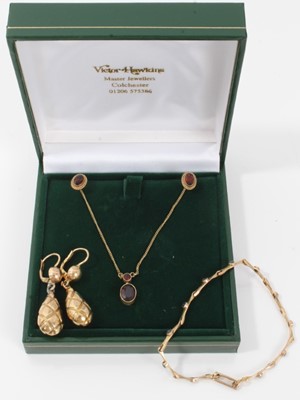 Lot 129 - 9ct gold mounted garnet pendant necklace, gold earrings and 9ct sapphire bracelet