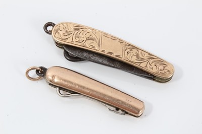 Lot 168 - Late Victorian 9ct gold miniature penknife and one other 9ct gold miniature button hook