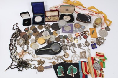 Lot 175 - Costume jewellery, silver, collection coins, agate trinket box and bijouterie