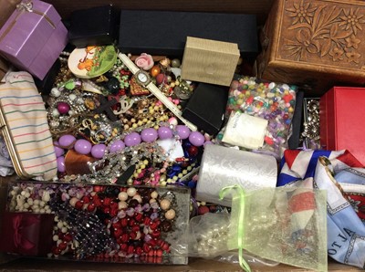 Lot 179 - Large quantity costume jewellery and bijouterie