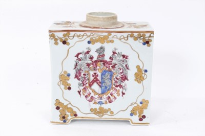 Lot 41 - Large Samson Armorial Chinese-style porcelain tea caddy