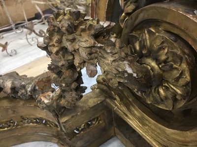 Lot 776 - 19th century marble topped carved gilt console table