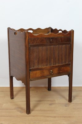 Lot 716 - George III mahogany bedside table