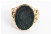 Lot 3362 - Gentlemen's gold (9ct) signet ring with oval...