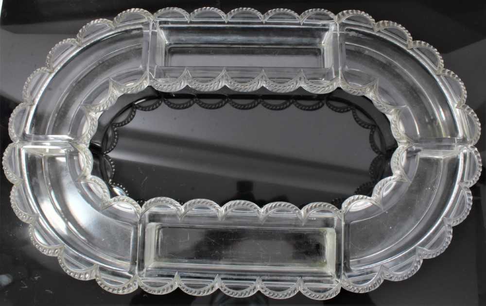 Lot 129 - Six piece Lalique glass table centre