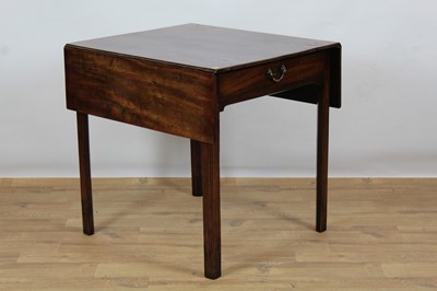 Lot 956 - George III mahogany pembroke table