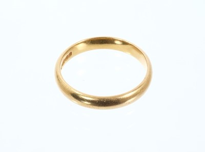 Lot 680 - 22ct gold wedding ring, Birmingham 1979, size P.