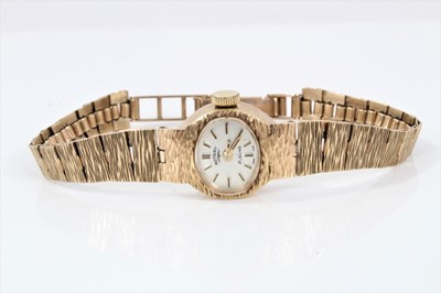 Lot 354 - Lady's Rotary 9ct gold wristwatch with 21 jewel movement in 9ct gold case on integral 9ct gold bark effect bracelet, approximately 17.5-18cm length.