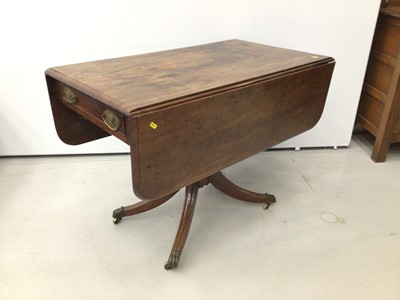 Lot 61 - George III mahogany drop leaf supper table