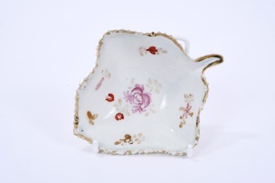 Lot 64 - Lowestoft pickle dish, of leaf shape, painted in Tulip Painter style with flowers within a green rim, 10.6cm long