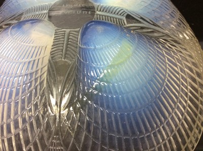 Lot 236 - Good quality 1930's Lalique opalescent Coquille pattern glass bowl, signed R Lalique France, 24cm diameter