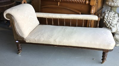 Lot 14 - Cream upholstered mahogany chaise