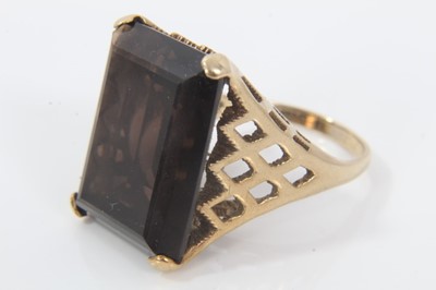 Lot 500 - Smokey topaz ring