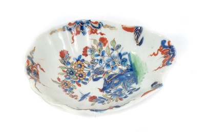 Lot 138 - A Worcester shell shaped pickle dish, circa 1755