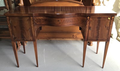 Lot 21 - Good quality Georgian style mahogany serpentine fronted sideboard with inlaid decoration, central drawer below flanked by end cupboards on square tapered legs H96, W153.5, D51cm