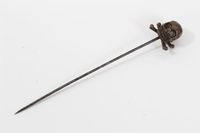 Lot 455 - Victorian momento mori stick pin with brass skull and cross bones on a steel pin