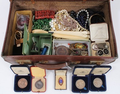 Lot 49 - Vintage suitcase containing costume jewellery and bijouterie