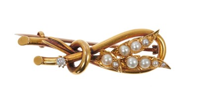 Lot 522 - Victorian gold pearl and diamond brooch in the form of a wheatsheaf, with natural pearls and an old cut diamond, in box. Length approximately 44mm.